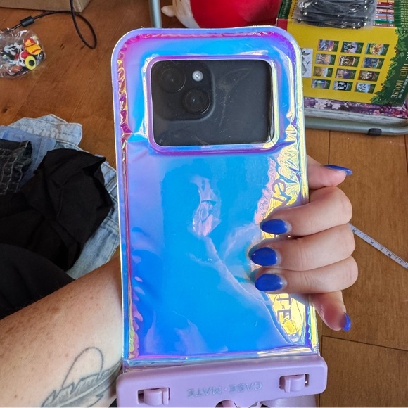 Case-Mate Holographic Phone Pouch with Lavender Strap - Picture 7 of 8